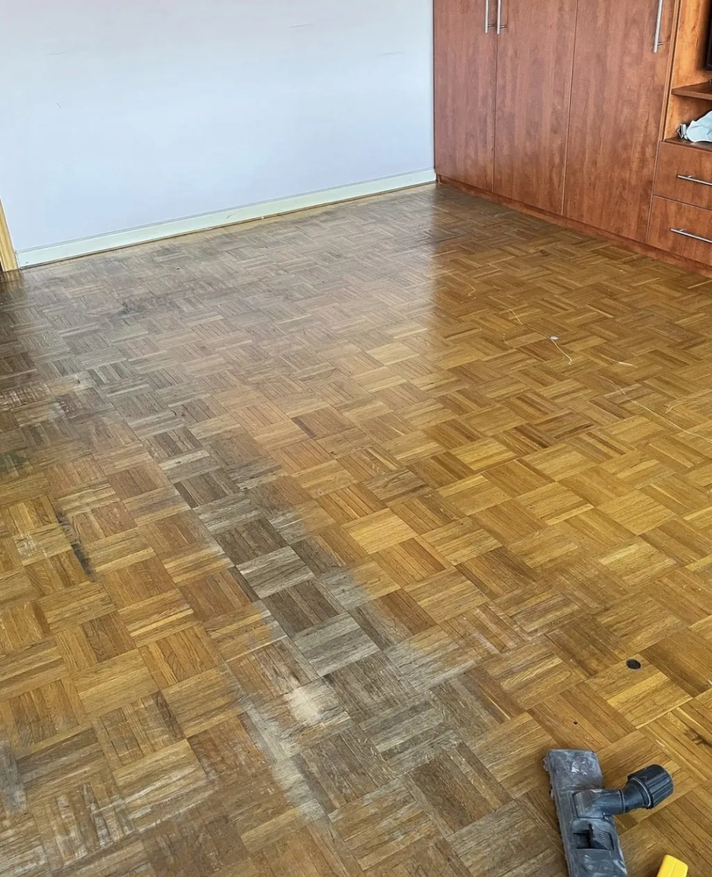 Ponçage De Parquet